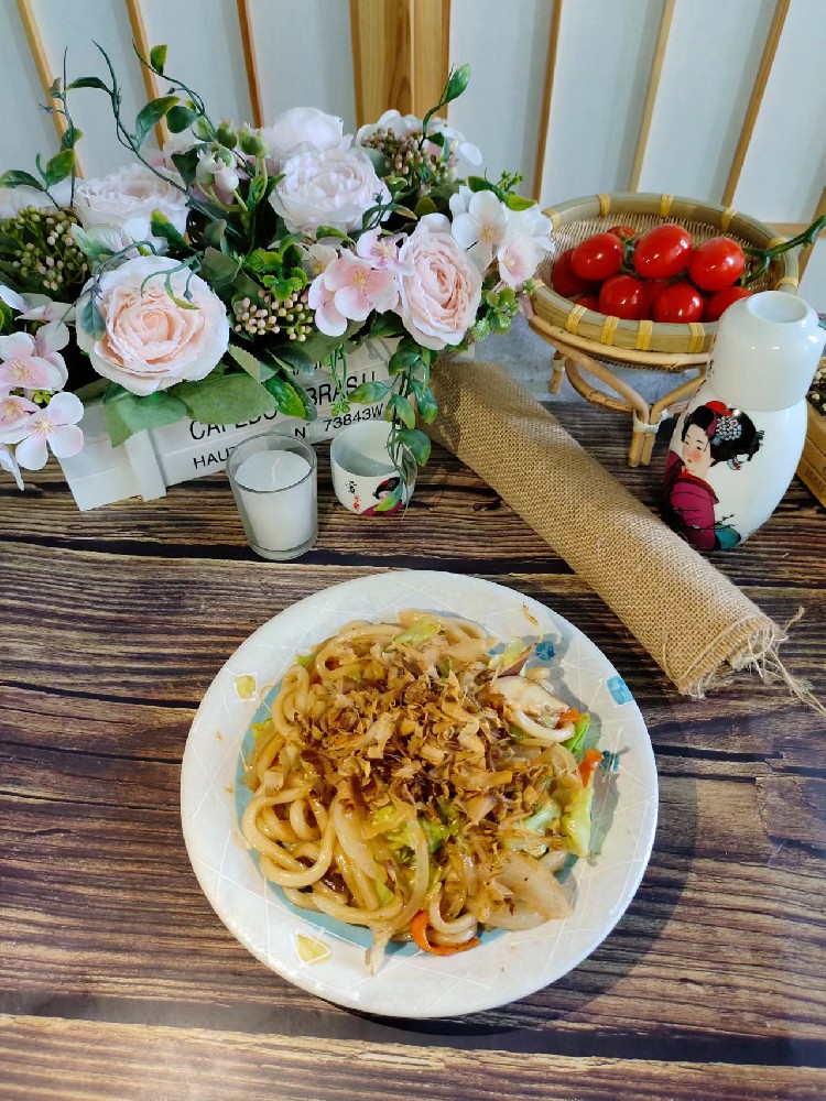 日本料理厨师学校的学费大概多少？学习需要多长时间？