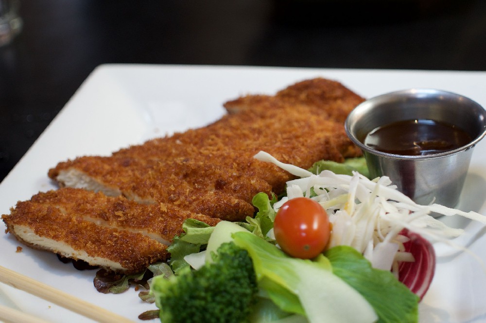 怀石料理以色、香、味、形、器等五个要素为主要特征