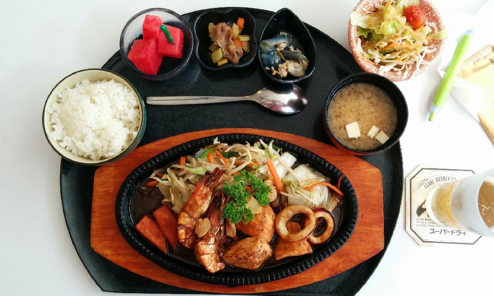 日式盖饭培训中的照烧鸡排饭：传统与创新的完美结合