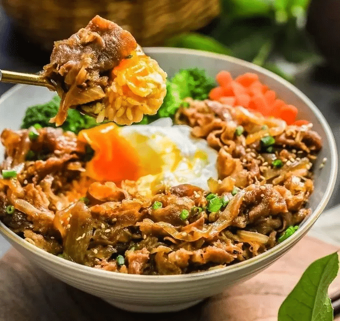日式盖饭培训：牛丼有几种风格与做法？